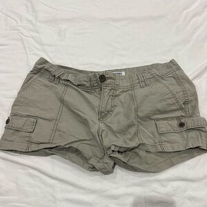 Old Navy Women's Cargo Shorts in Tan